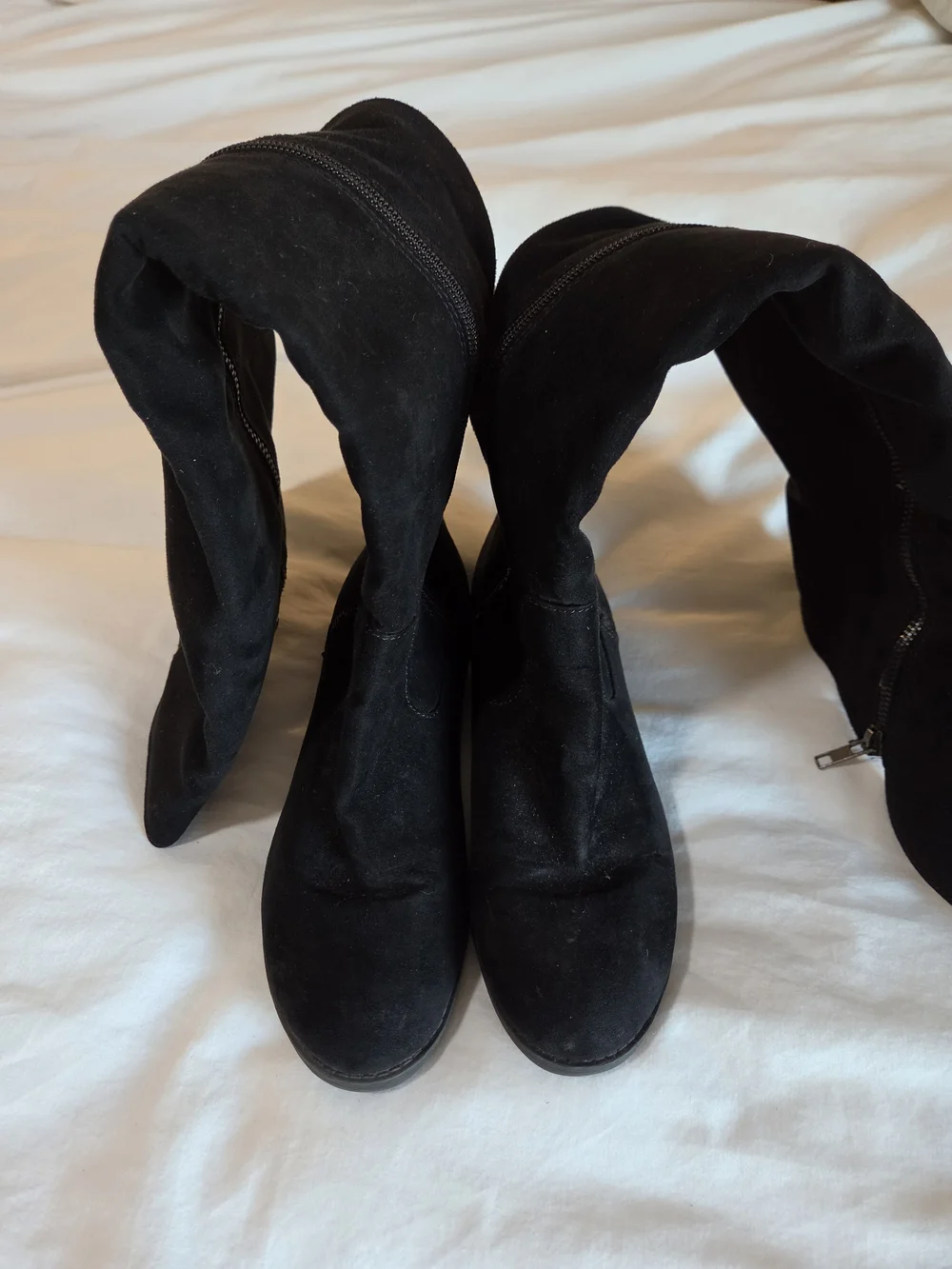 Black Knee-High Women's Boot 6.5